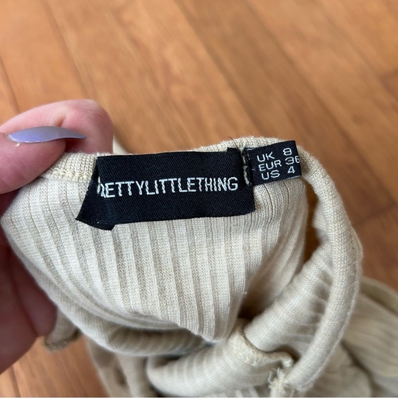 PrettyLittleThing Cream Ivory One Shoulder Sleeve Bodysuit Women’s Size 4 - Picture 3 of 5